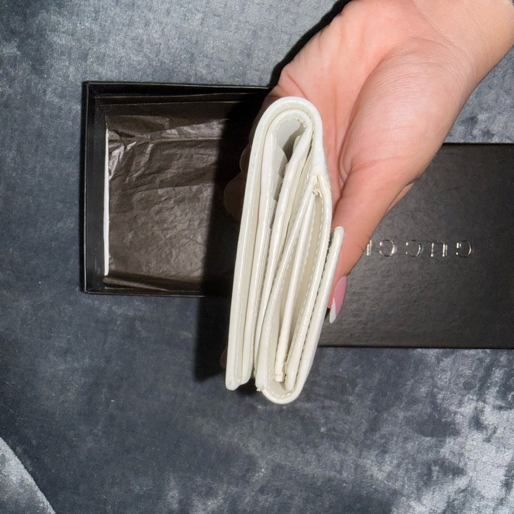 Gucci Cream and Blue Compact Wallet - Picture 5 of 9